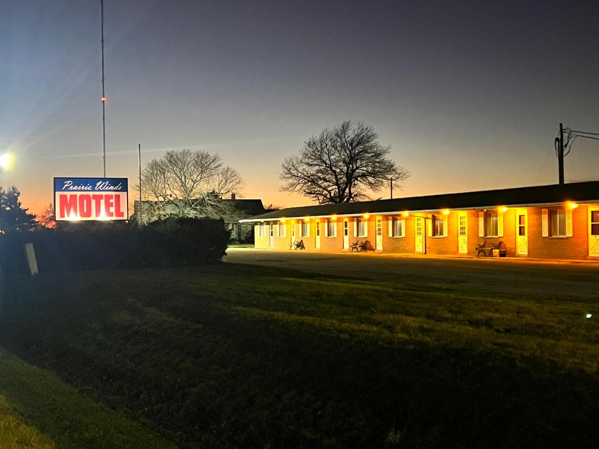 Oyo Hotel Prairie Winds Carthage Keokuk Hwy 136 Exterior foto