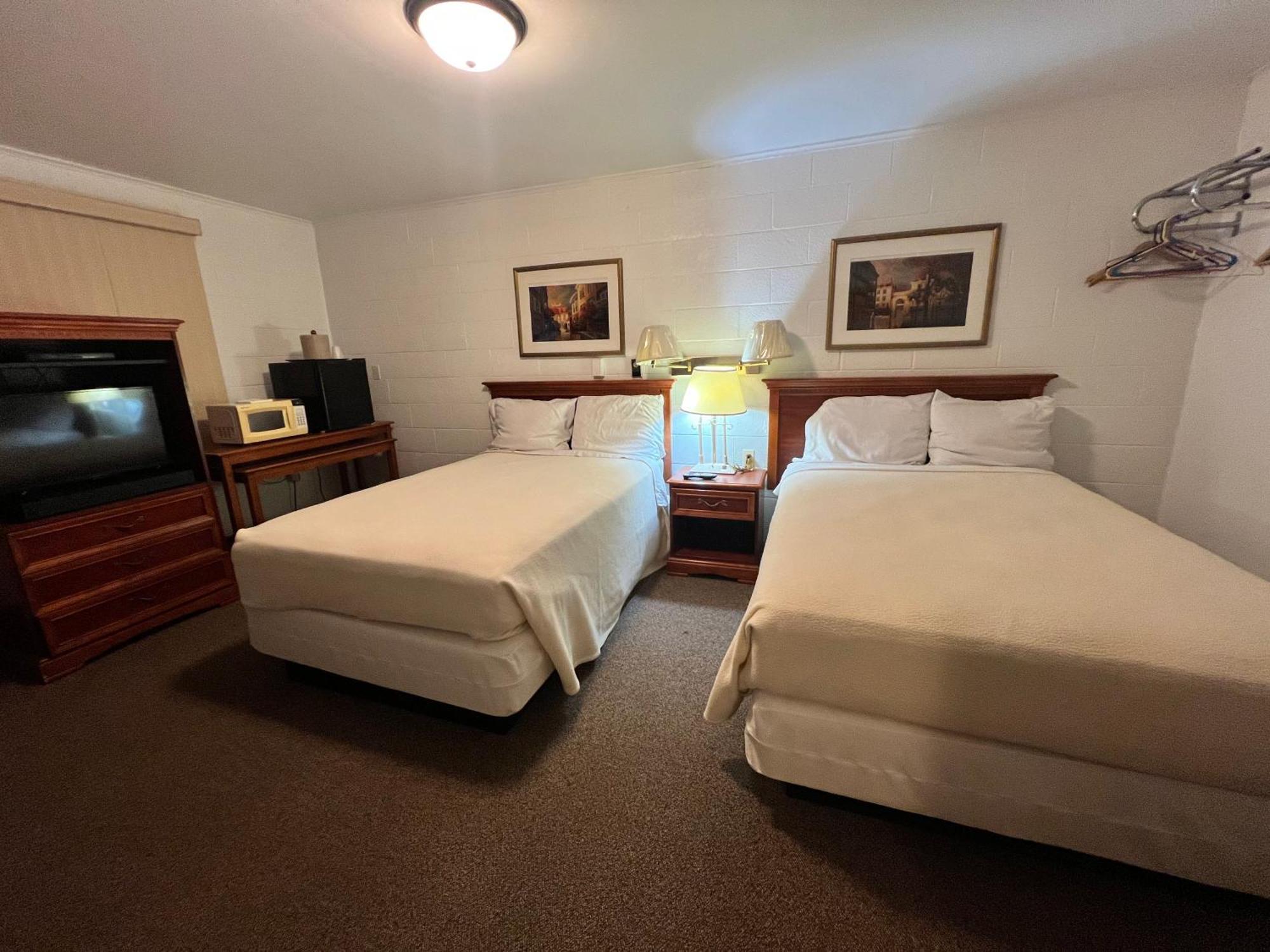 Oyo Hotel Prairie Winds Carthage Keokuk Hwy 136 Exterior foto